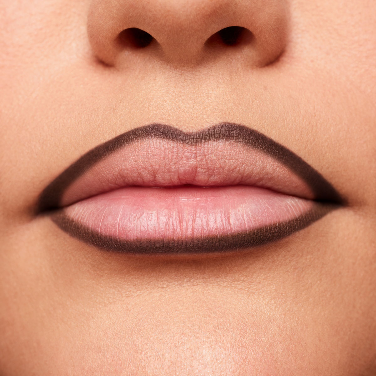 TRACE'D OUT PENCIL LIP LINER (DELINEADOR PARA LABIOS)